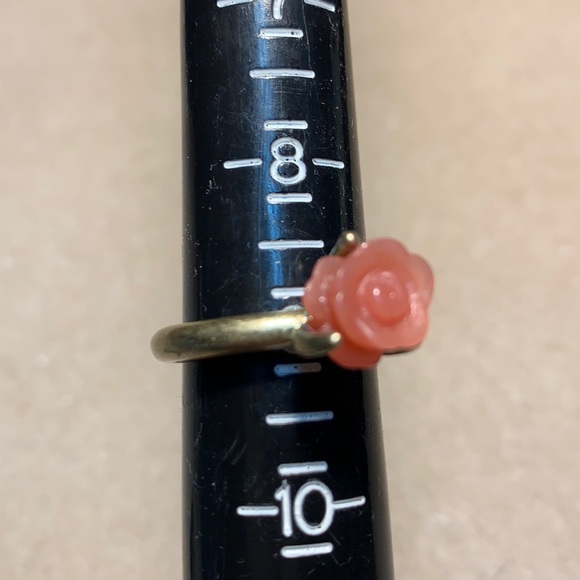 Vintage carved resin faux coral adjustable ring - Picture 1 of 12